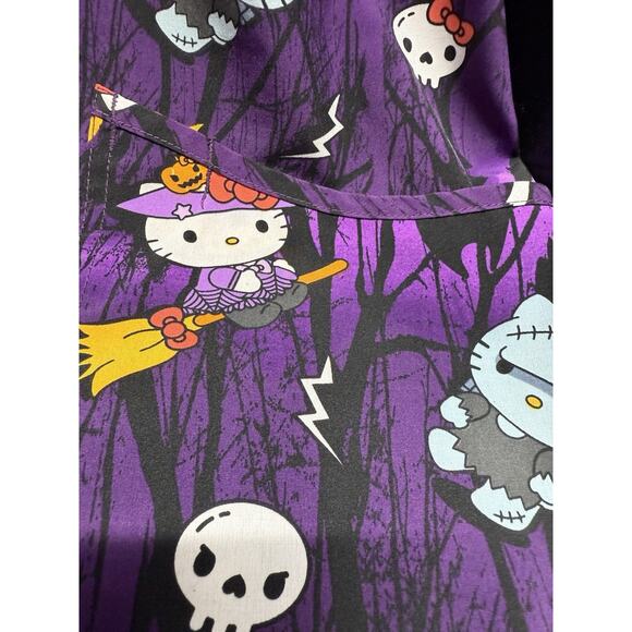 Hello Kitty Halloween Women's Scrub Top Size XL Spooky - Picture 4 of 10